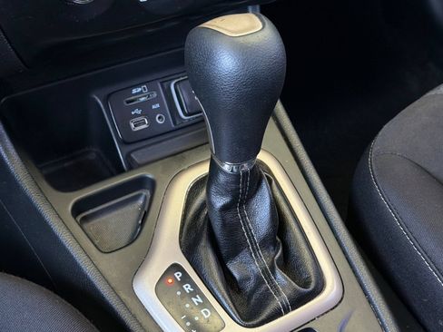 Used 2015 Jeep Cherokee Sport FWD image 22