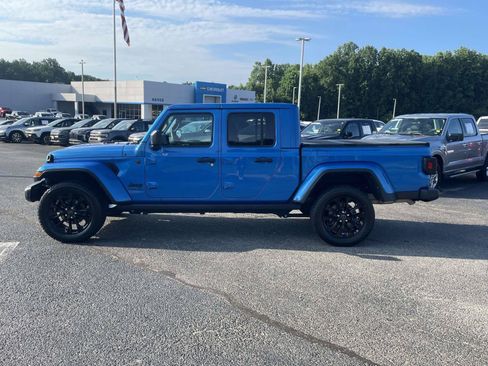 Certified 2024 Jeep Gladiator Sport AWD/4WD image 8