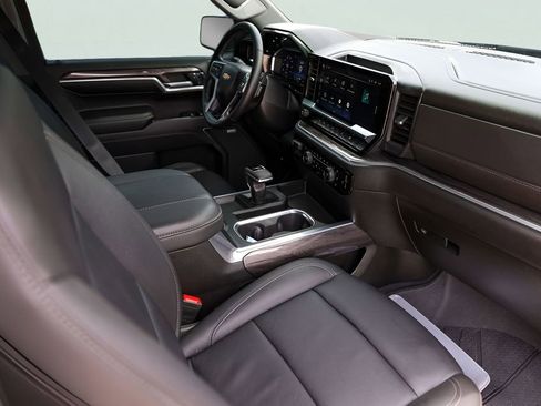 Used 2024 Chevrolet Silverado 1500 LTZ RWD image 32
