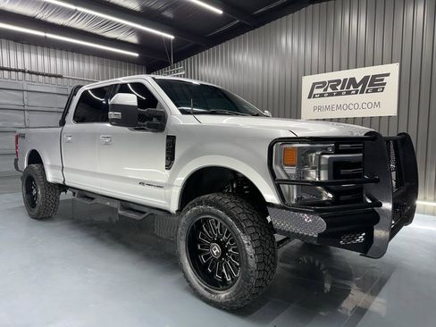 Used 2017 Ford F250 Lariat w/ Lariat Value Package AWD/4WD image 2
