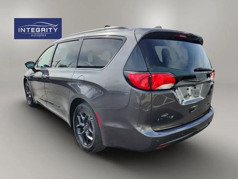 Used 2020 Chrysler Pacifica Limited w/ S Appearance Package FWD image 5