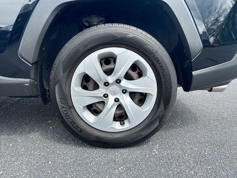 Used 2019 Toyota RAV4 LE AWD/4WD image 26