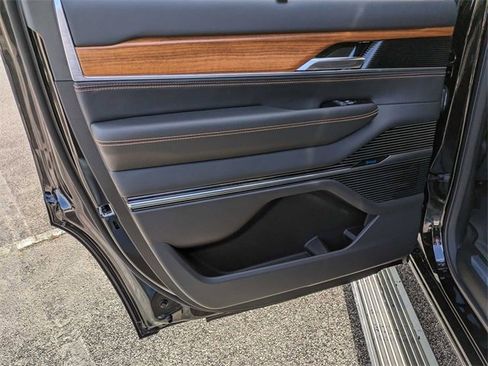 New 2024 Jeep Grand Wagoneer Series III image 24