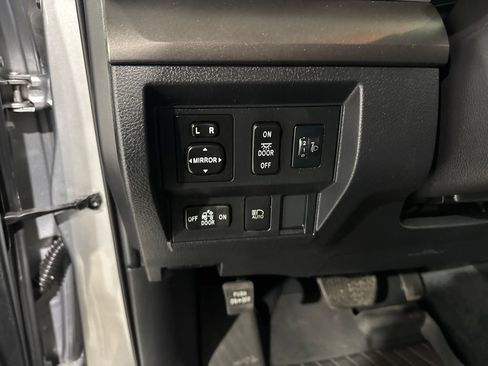Used 2021 Toyota Tundra SR5 AWD/4WD image 37