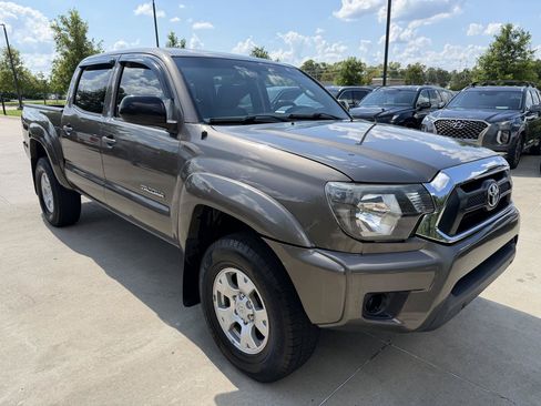 Used 2015 Toyota Tacoma PreRunner w/ SR5 Package RWD image 3