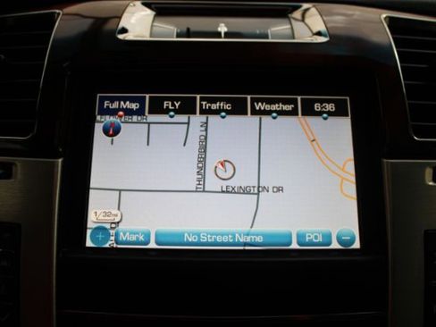 Used 2011 Cadillac Escalade Platinum image 22