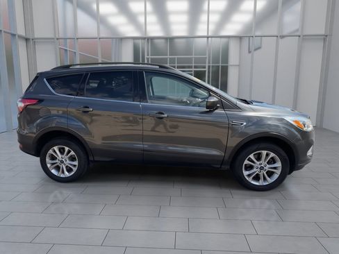 Used 2018 Ford Escape SE AWD/4WD image 9
