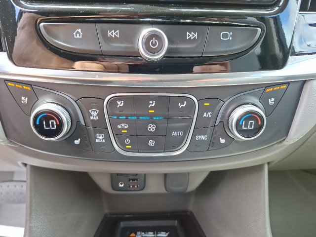 Used 2020 Chevrolet Traverse Premier FWD image 26