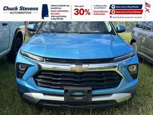 Used 2025 Chevrolet TrailBlazer LT AWD/4WD image 3