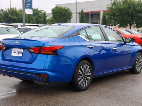 Used 2025 Nissan Altima 2.5 SV FWD image 3
