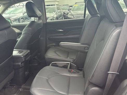Used 2024 Toyota Grand Highlander Limited image 11