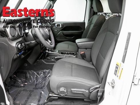 Used 2023 Jeep Wrangler Unlimited AWD/4WD image 14