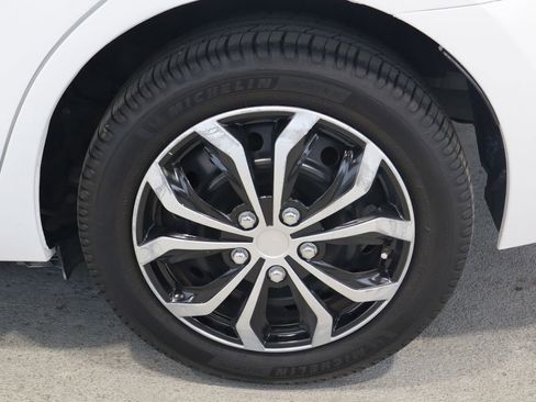 Used 2018 Toyota Corolla LE image 37