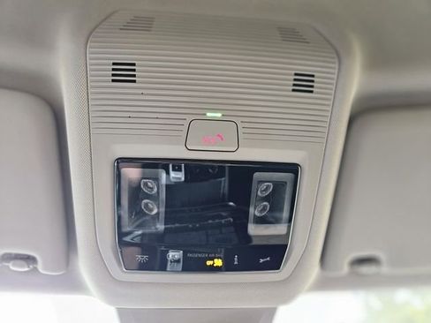Used 2025 Volkswagen Atlas SE FWD image 26