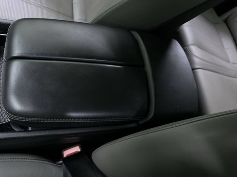 Used 2018 Bentley Bentayga AWD/4WD image 25