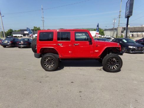 Used 2014 Jeep Wrangler Unlimited Sahara w/ Connectivity Group AWD/4WD image 5