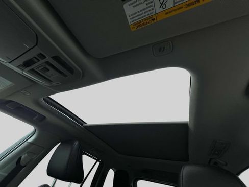 Certified 2024 Toyota Highlander Platinum AWD/4WD image 38