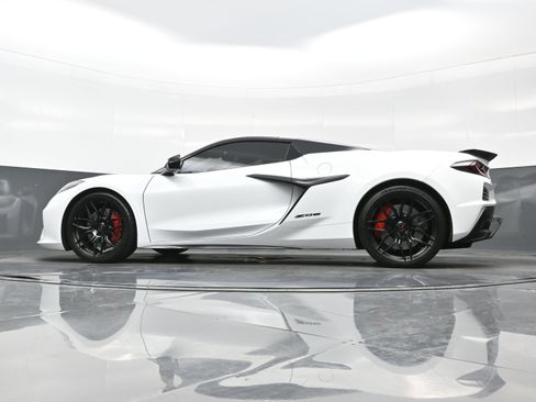 Used 2025 Chevrolet Corvette Z06 w/ Stealth Interior Trim Package image 25