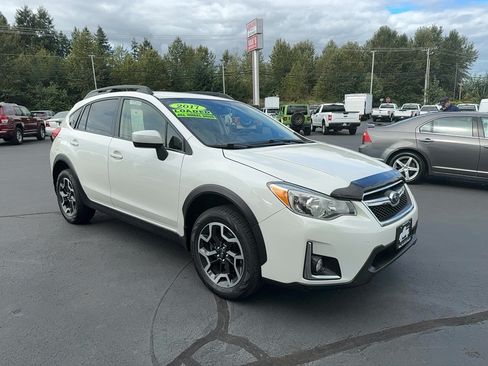 Used 2017 Subaru Crosstrek 2.0i Premium AWD/4WD image 3