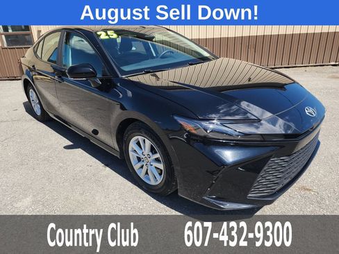 Used 2025 Toyota Camry LE FWD image 2