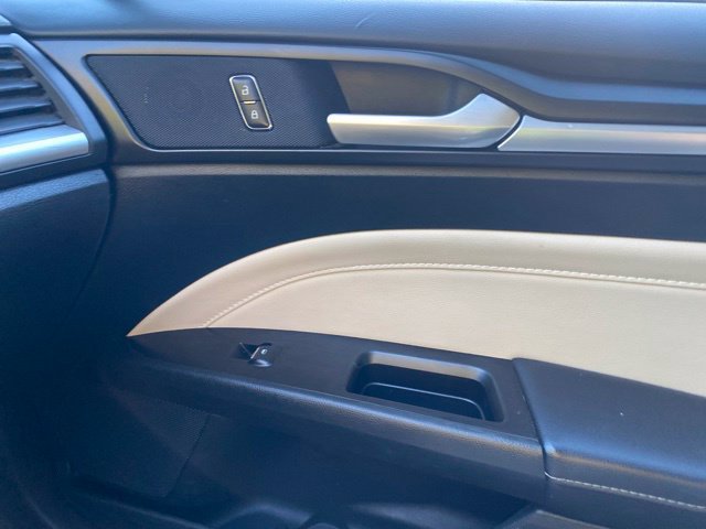 Used 2017 Ford Fusion Titanium FWD image 28