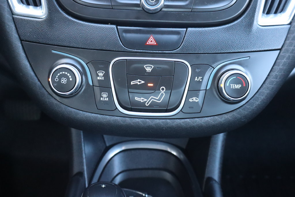 Used 2016 Chevrolet Malibu LT FWD image 13