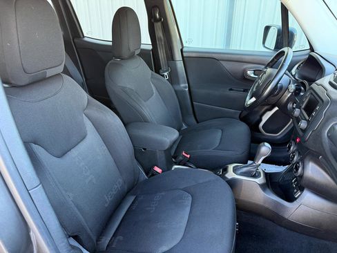 Used 2017 Jeep Renegade Latitude w/ Popular Equipment Group FWD image 26