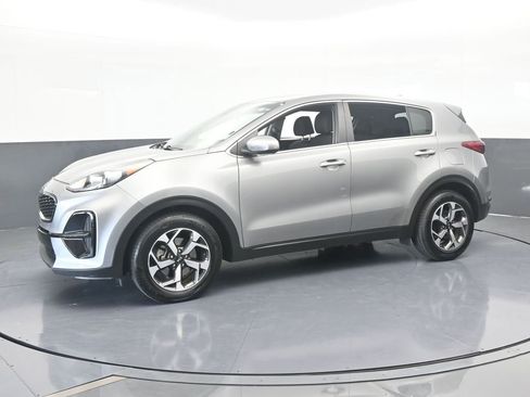 Used 2020 Kia Sportage LX image 2