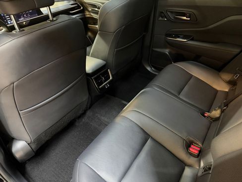 Used 2024 Toyota Crown AWD/4WD image 37
