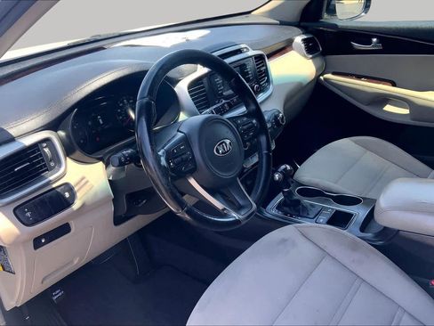 Used 2016 Kia Sorento FWD w/ LX Convenience Package image 18