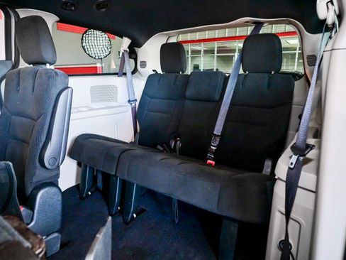 Used 2017 Dodge Grand Caravan SE image 18