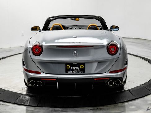 Used 2016 Ferrari California T image 13