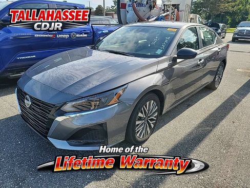 Used 2025 Nissan Altima 2.5 SV FWD image 1