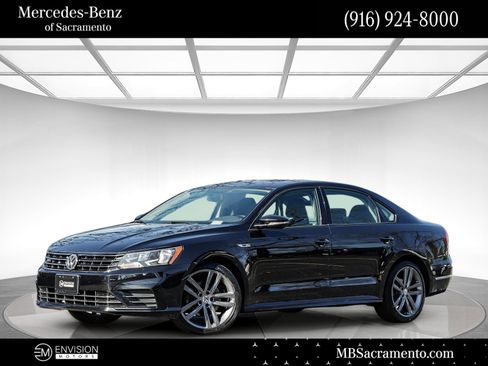 Used 2018 Volkswagen Passat 2.0T R-Line image 1
