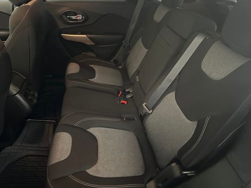 Used 2018 Jeep Cherokee Latitude image 18