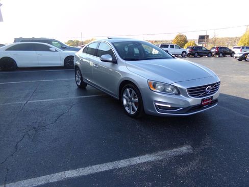 Used 2016 Volvo S60 T5 Premier image 4