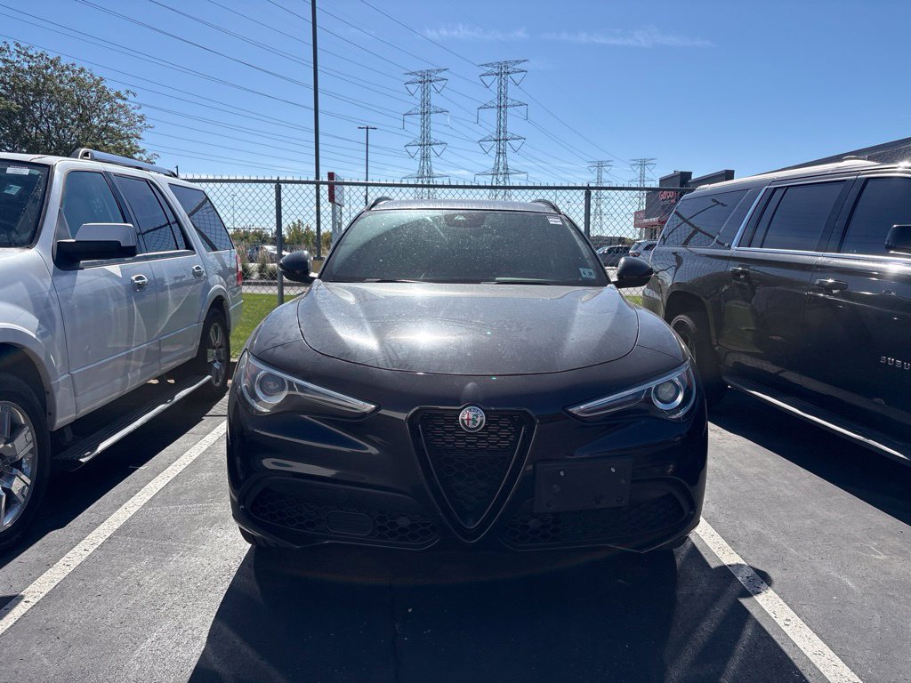 Used 2023 Alfa Romeo Stelvio Veloce AWD/4WD image 2
