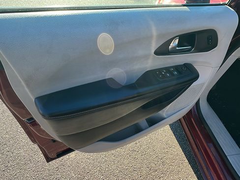 Used 2020 Chrysler Pacifica Touring-L image 14