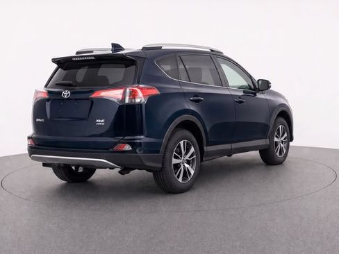 Used 2018 Toyota RAV4 XLE AWD/4WD image 4