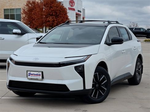 Used 2026 Toyota bZ XLE image 2
