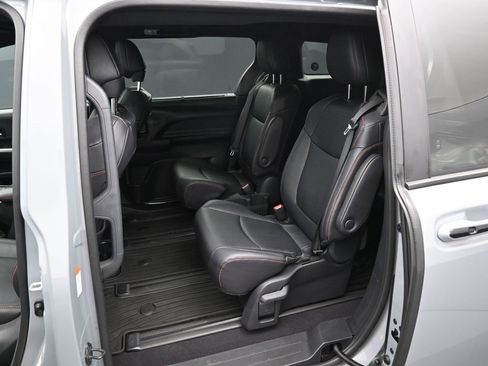 Used 2025 Toyota Sienna XSE image 29