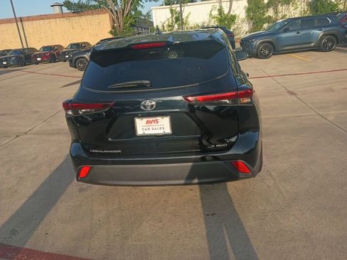 Used 2024 Toyota Highlander LE image 10