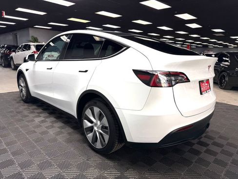 Used 2023 Tesla Model Y Long Range AWD/4WD image 9