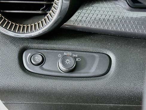 Used 2024 Chevrolet Trax ACTIV w/ Sunroof Package FWD image 17