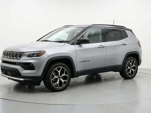Used 2025 Jeep Compass Limited image 3