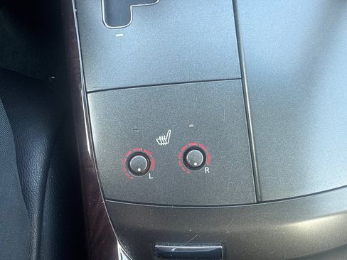 Used 2011 Toyota Avalon FWD image 22