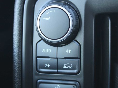 Used 2023 Chevrolet Silverado 1500 Custom image 14