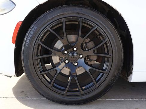 Used 2017 Dodge Charger SXT image 6