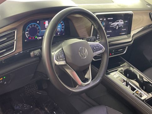 Used 2024 Volkswagen Atlas SE image 11