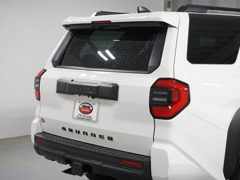 New 2026 Toyota 4Runner SR5 AWD/4WD image 10